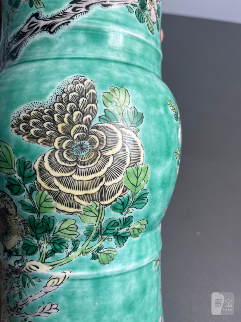 清康熙  素三彩“雏鸡牡丹”图花觚 - 图12